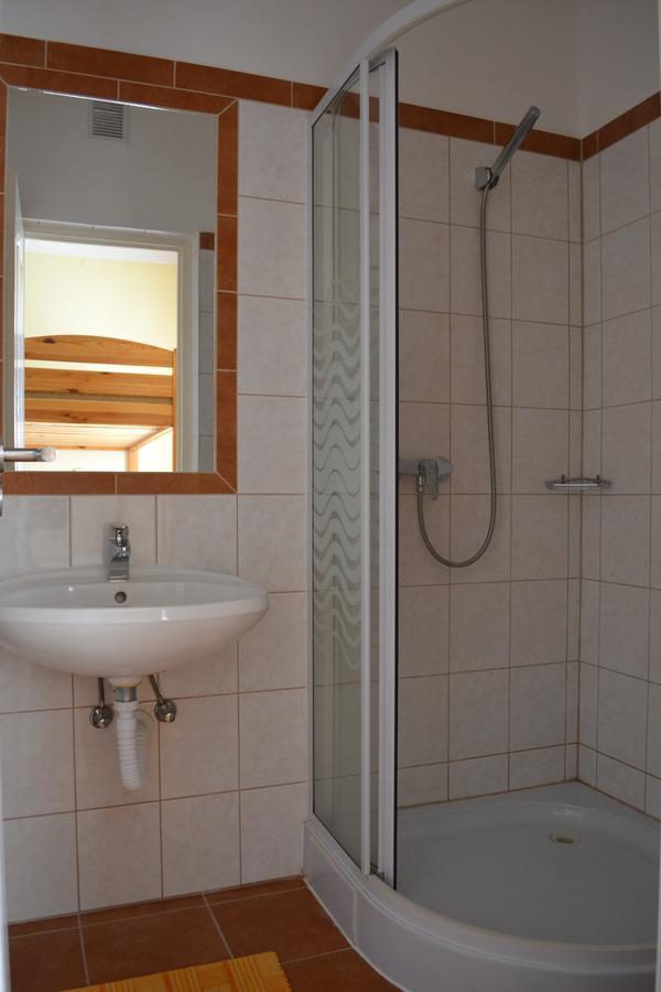 Lokomotiv Motel Eger Buitenkant foto