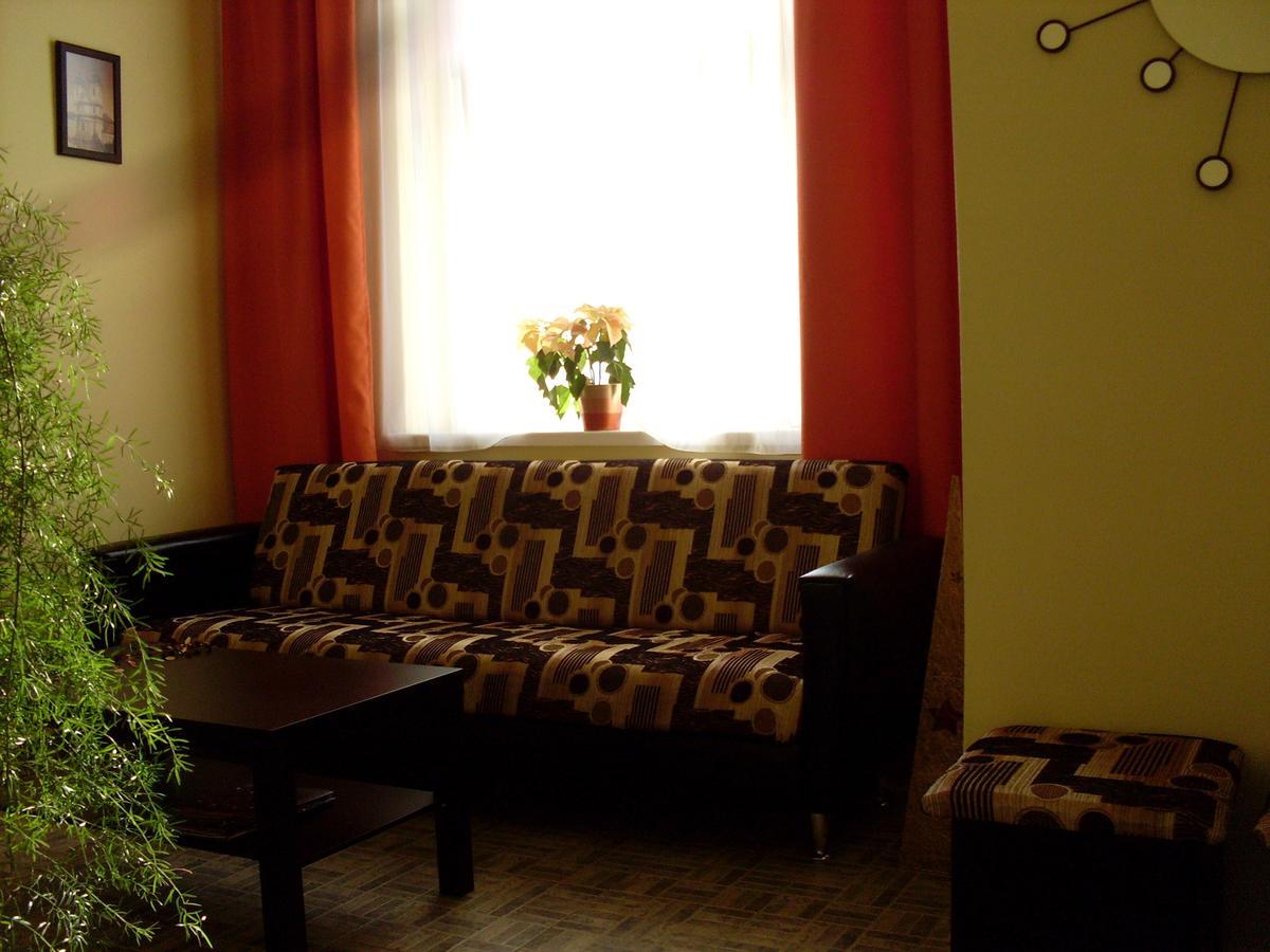 Lokomotiv Motel Eger Buitenkant foto
